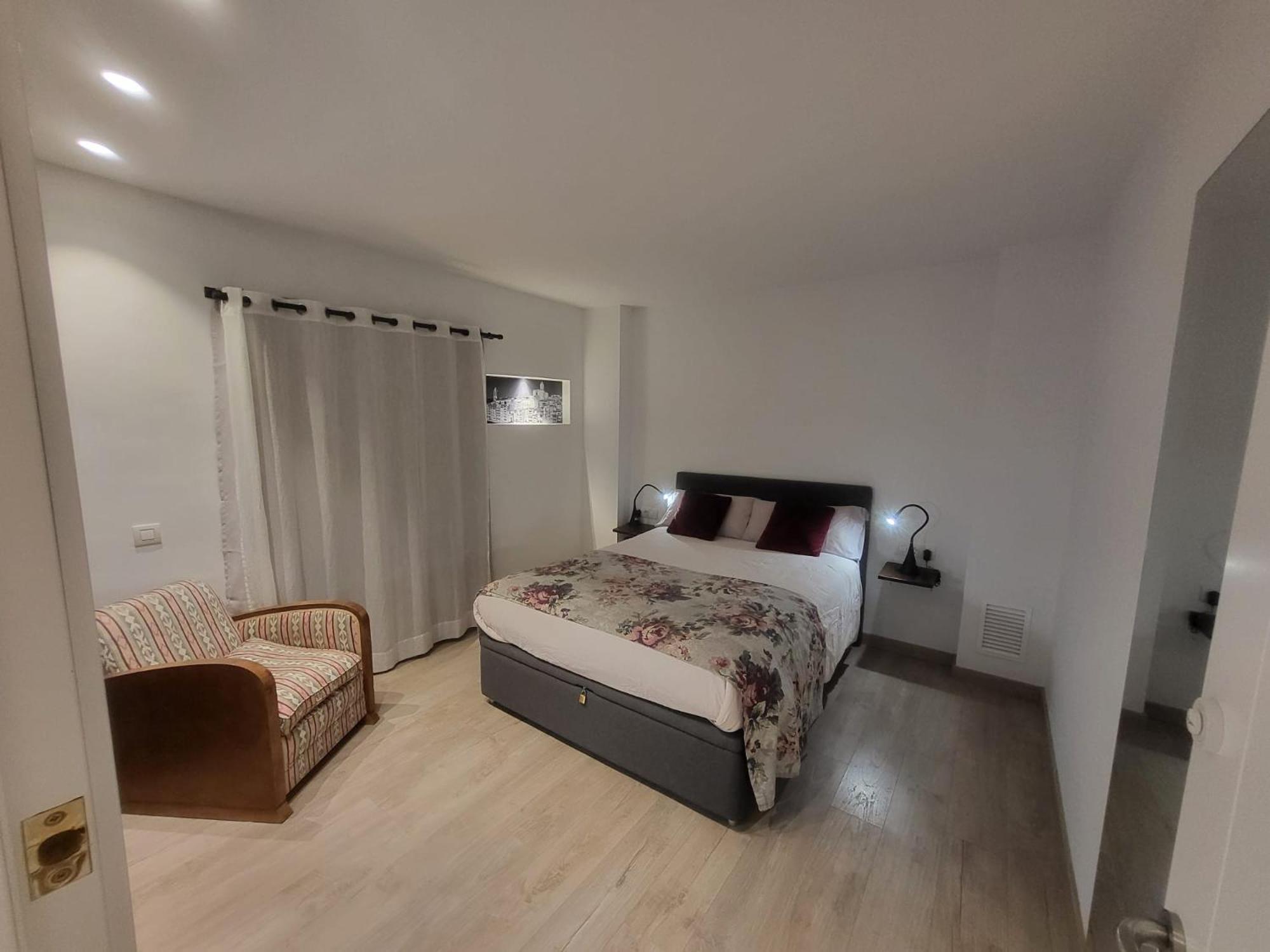 Turistic Girona - Piso De 1, 2 O 3 Habitaciones Exterior photo